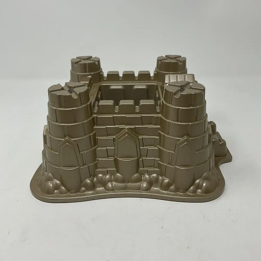 Nordic Ware Castle Bundt Cake Pan 10 Cup Cast Aluminum Made In USA Sandcastle